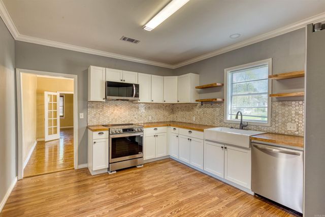 220 College St, Lonoke, AR 72086