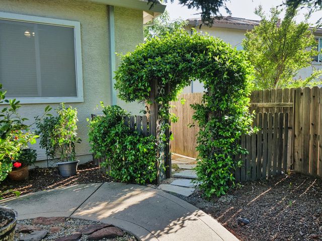 1666 Renpoint Way, Folsom, CA 95630