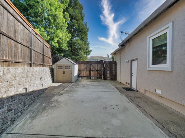 1666 Renpoint Way, Folsom, CA 95630