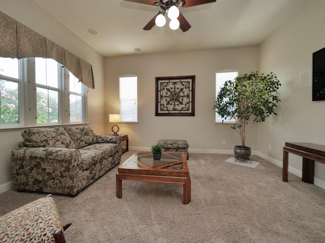 1666 Renpoint Way, Folsom, CA 95630