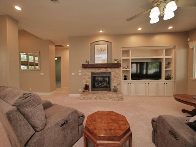 1666 Renpoint Way, Folsom, CA 95630