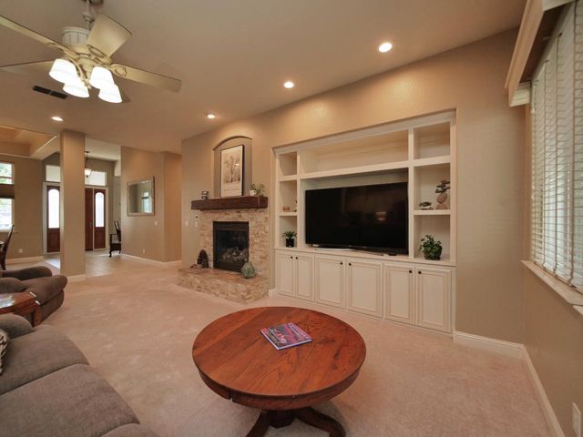 1666 Renpoint Way, Folsom, CA 95630