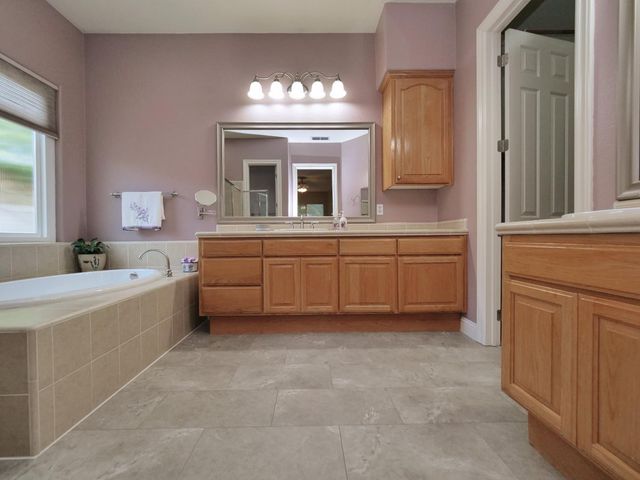 1666 Renpoint Way, Folsom, CA 95630