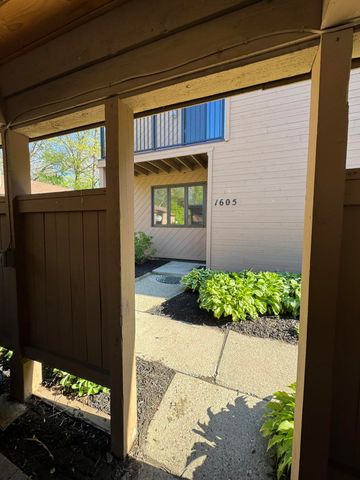 1605 Earthstone Drive, Valparaiso, IN 46383