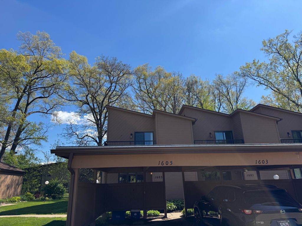 1605 Earthstone Drive, Valparaiso, IN 46383
