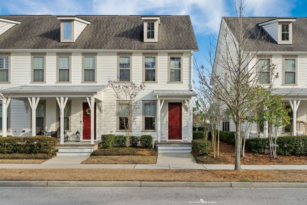 Image 1 of property listing at 167 Great Lawn Drive, Summerville, SC 29486