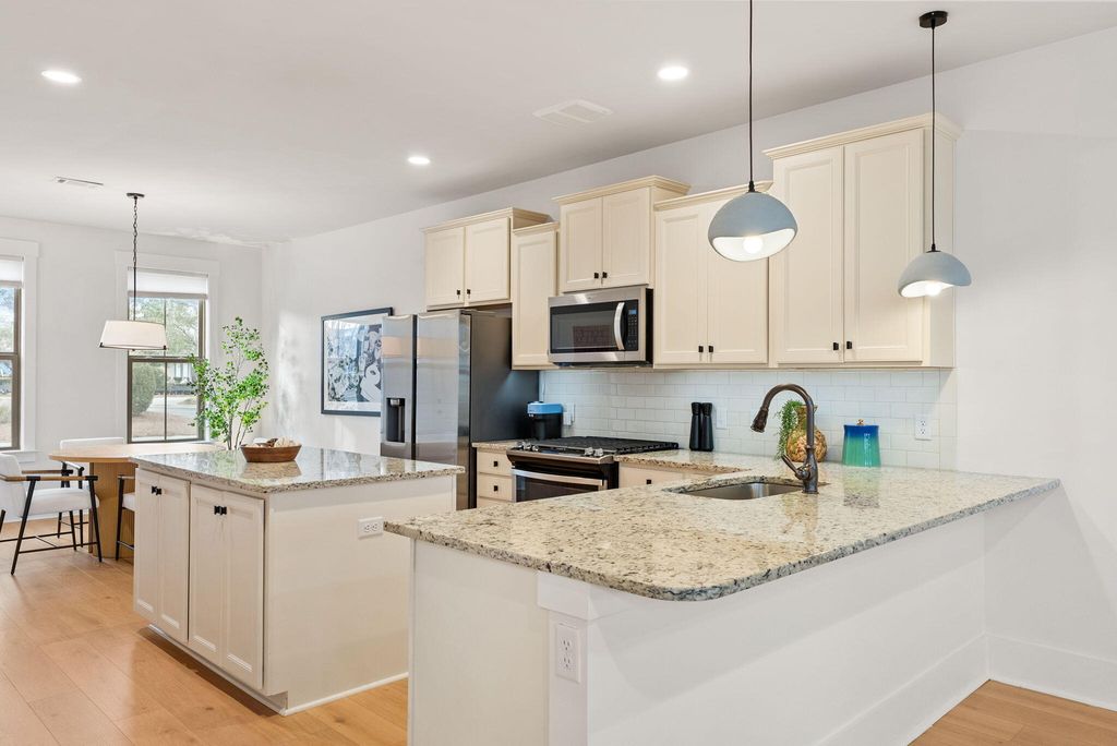 Image 6 of property listing at 167 Great Lawn Drive, Summerville, SC 29486