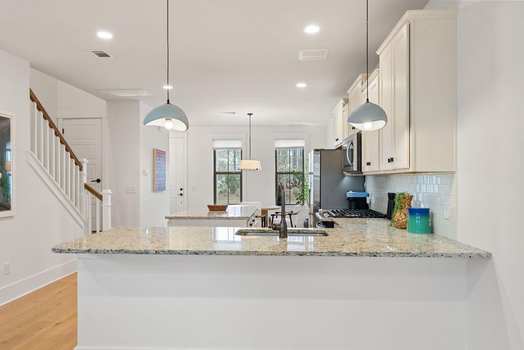 Image 7 of property listing at 167 Great Lawn Drive, Summerville, SC 29486