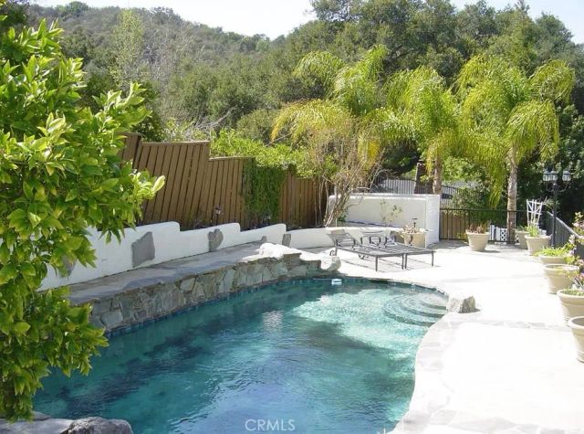 60 Upper Lake Road, Thousand Oaks, CA 91361