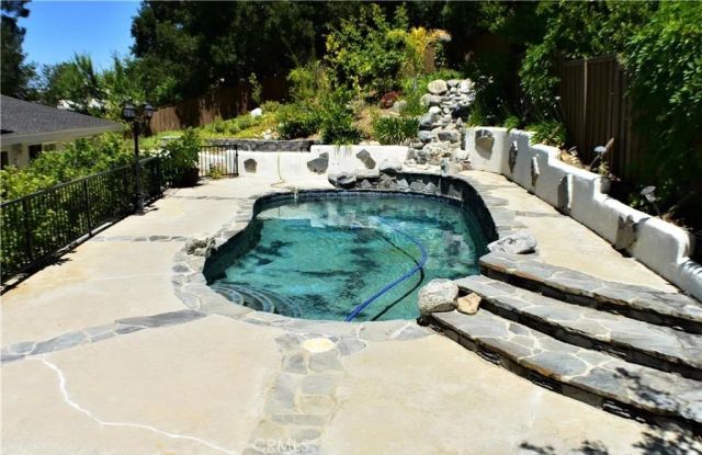 60 Upper Lake Road, Thousand Oaks, CA 91361