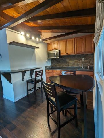 60 Upper Lake Road, Thousand Oaks, CA 91361