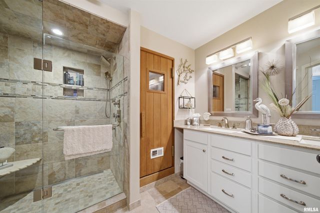 125 SW JEFFERSON Street W18A, Peoria, IL 61602
