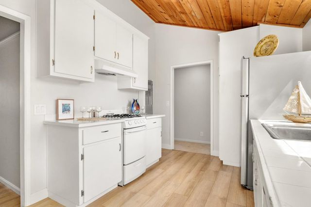 460 Rodriguez Street, Santa Cruz, CA 95062