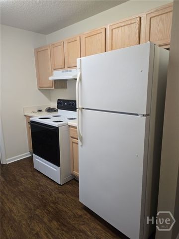9826 Whitefield Avenue B, Savannah, GA 31406