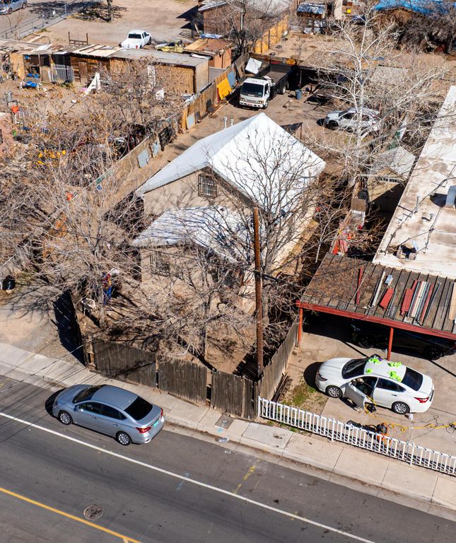 Image 3 of property listing at 1808 William Street SE, Albuquerque, NM 87102