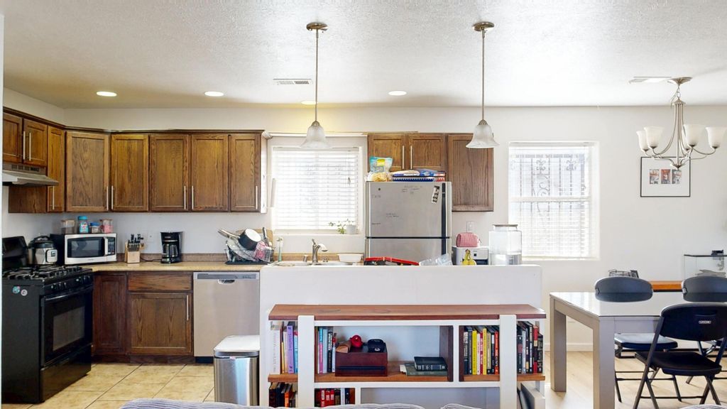 Image 9 of property listing at 1808 William Street SE, Albuquerque, NM 87102