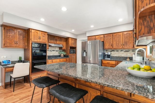 6076 Angel Lane, Lisle, IL 60532