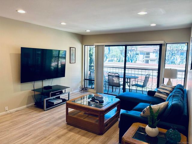 12575 Oaks North Dr 219, San Diego, CA 92128
