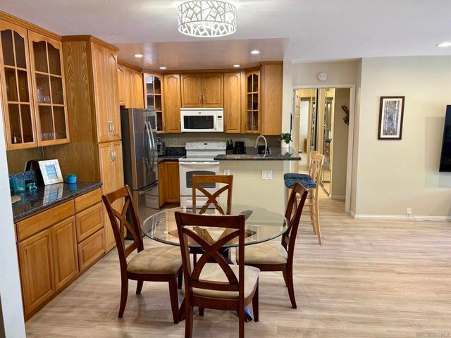 12575 Oaks North Dr 219, San Diego, CA 92128