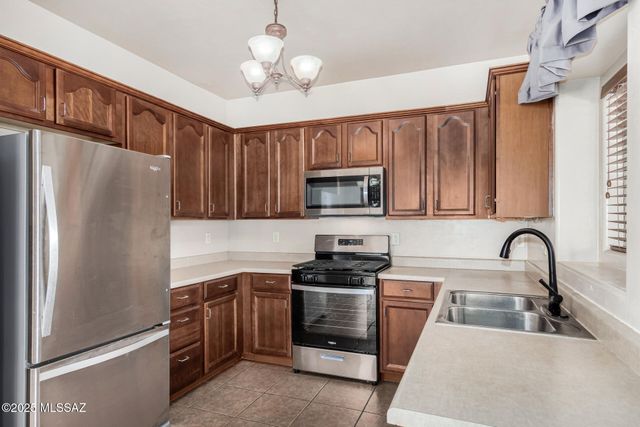 39371 S Cinch Strap Place, Tucson, AZ 85739