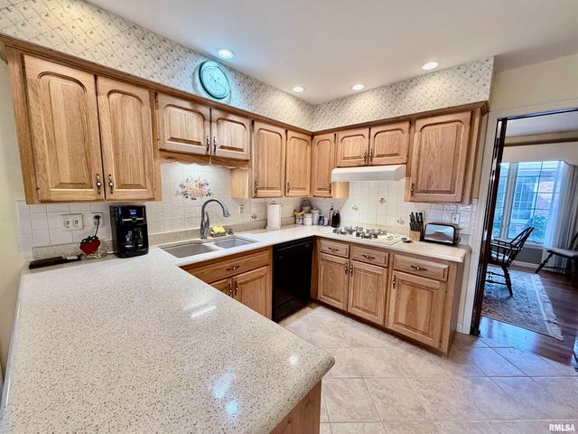 108 E COVENTRY Lane, Peoria, IL 61614