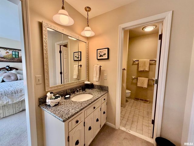 108 E COVENTRY Lane, Peoria, IL 61614