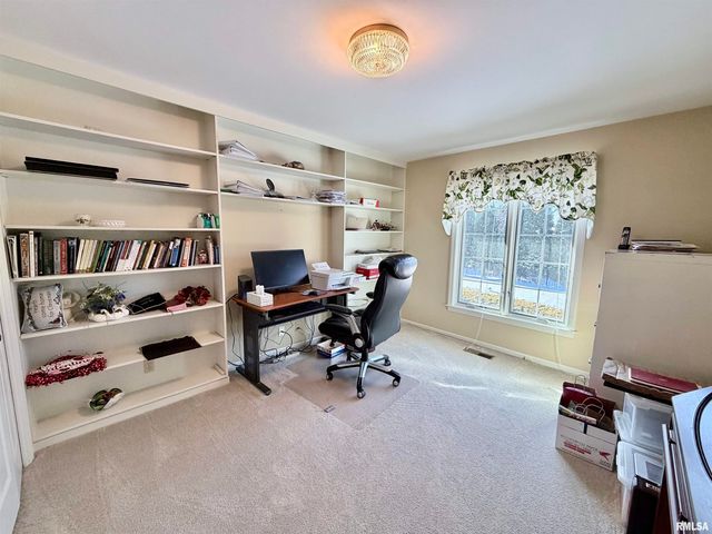 108 E COVENTRY Lane, Peoria, IL 61614