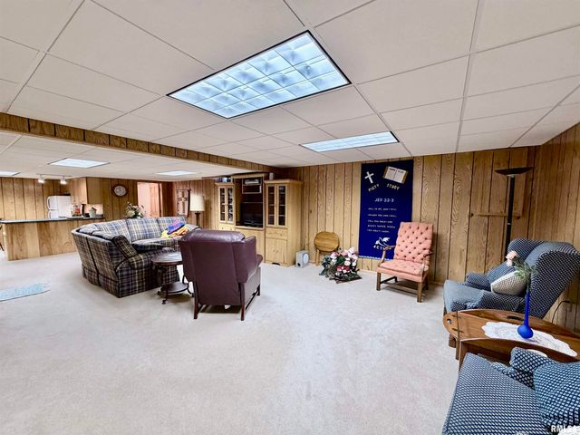 108 E COVENTRY Lane, Peoria, IL 61614