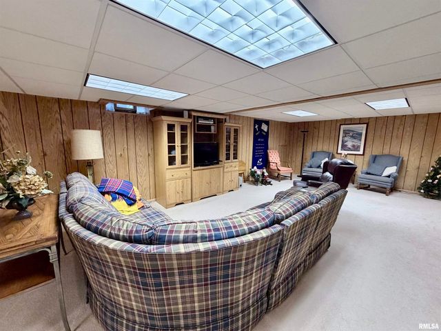 108 E COVENTRY Lane, Peoria, IL 61614