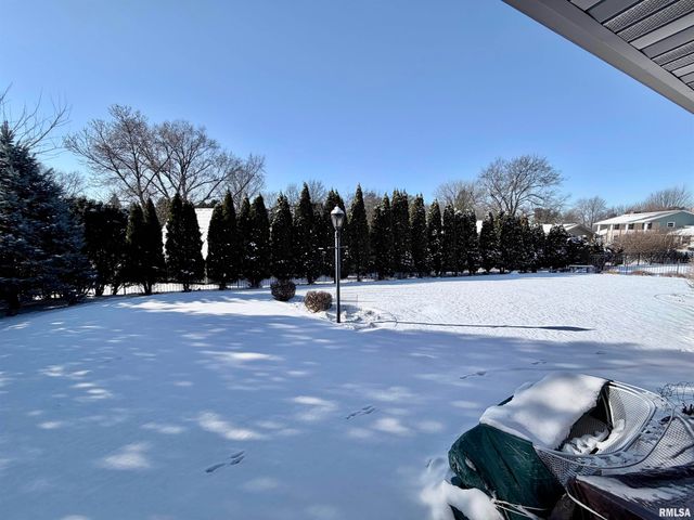 108 E COVENTRY Lane, Peoria, IL 61614