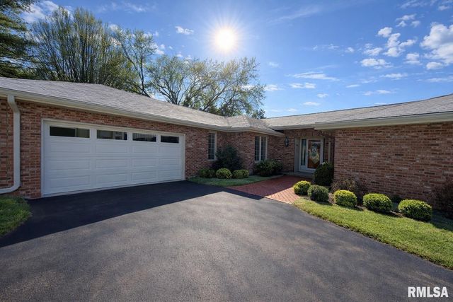 108 E COVENTRY Lane, Peoria, IL 61614