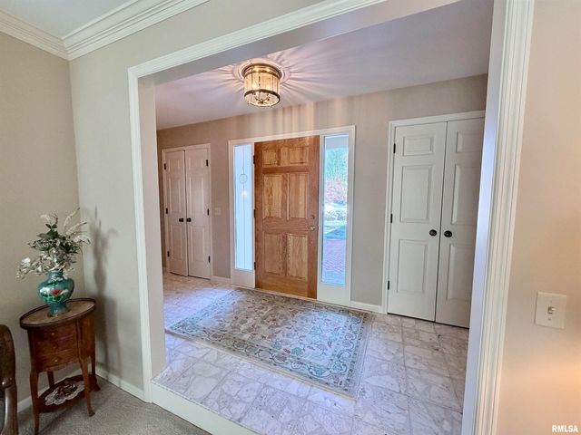 108 E COVENTRY Lane, Peoria, IL 61614