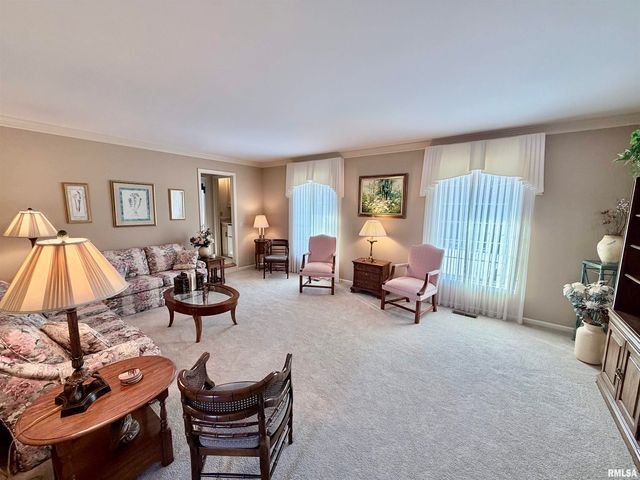 108 E COVENTRY Lane, Peoria, IL 61614