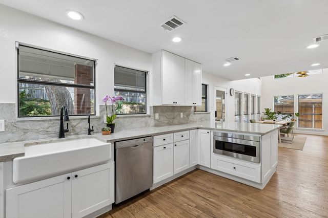 1024 S Aspenwood Drive, Grapevine, TX 76051
