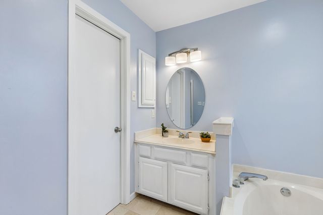 1024 S Aspenwood Drive, Grapevine, TX 76051