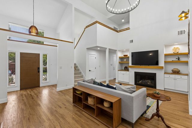 1024 S Aspenwood Drive, Grapevine, TX 76051