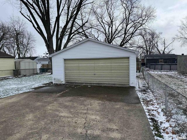 2304 Sutherland Road, Springfield, IL 62702