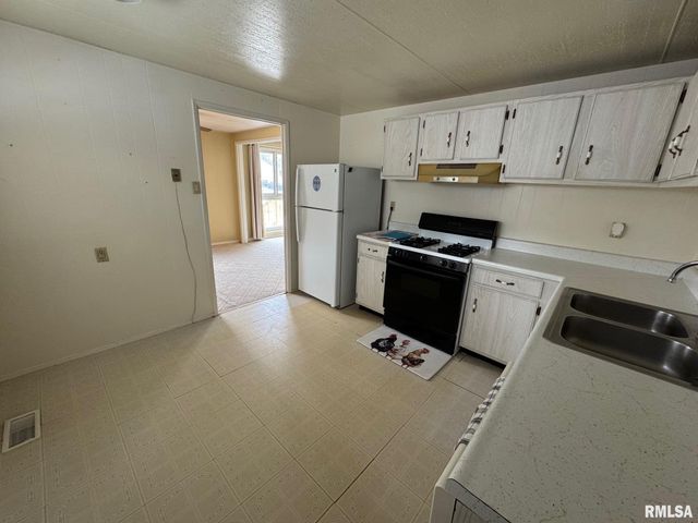 2304 Sutherland Road, Springfield, IL 62702