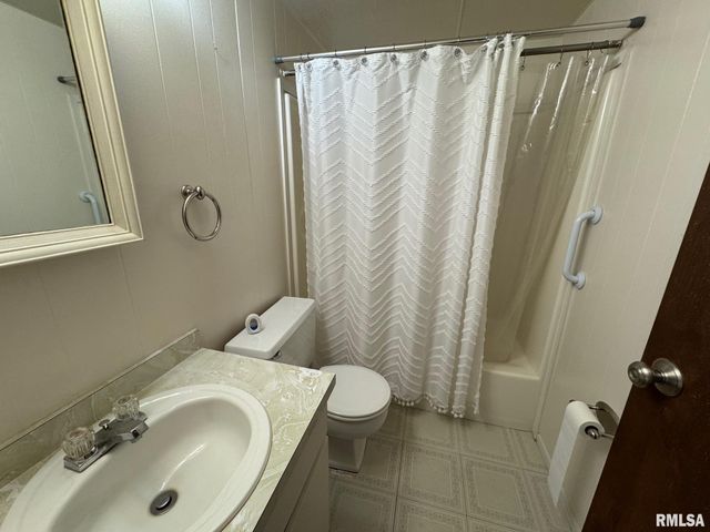 2304 Sutherland Road, Springfield, IL 62702