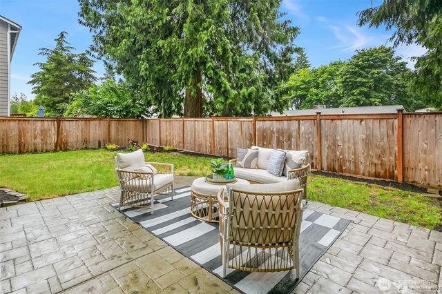 2450 Ferndale Place NE, Renton, WA 98056