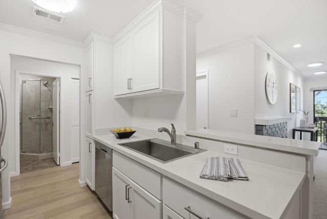 226 W Edith Avenue 33, Los Altos, CA 94022