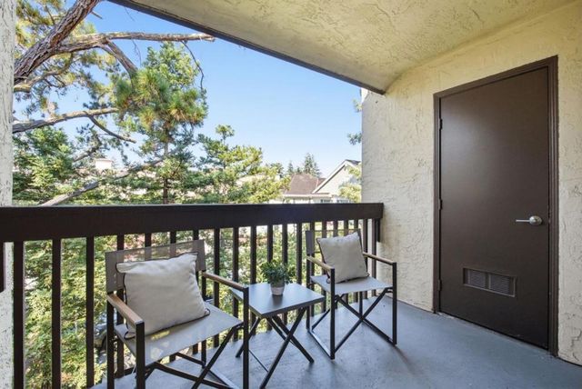 226 W Edith Avenue 33, Los Altos, CA 94022