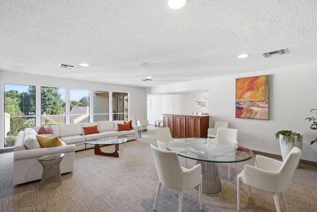 226 W Edith Avenue 33, Los Altos, CA 94022