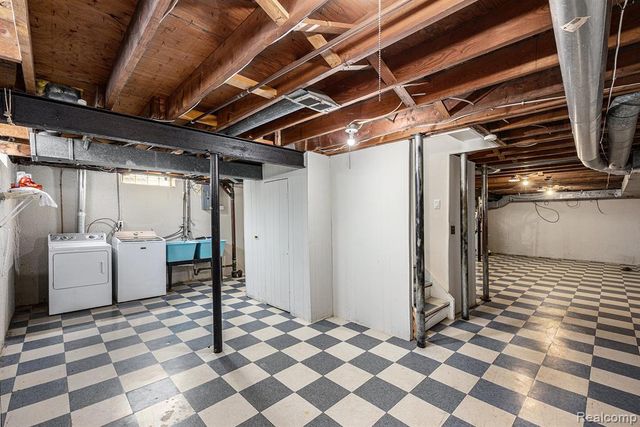 20740 Marter Road, Grosse Pointe Woods, MI 48236