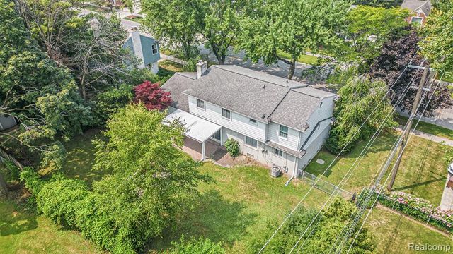 20740 Marter Road, Grosse Pointe Woods, MI 48236