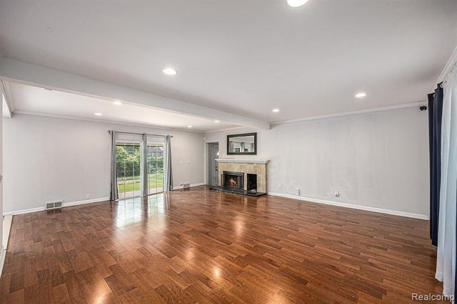 20740 Marter Road, Grosse Pointe Woods, MI 48236