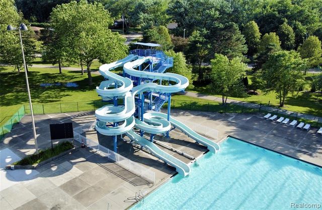 20740 Marter Road, Grosse Pointe Woods, MI 48236