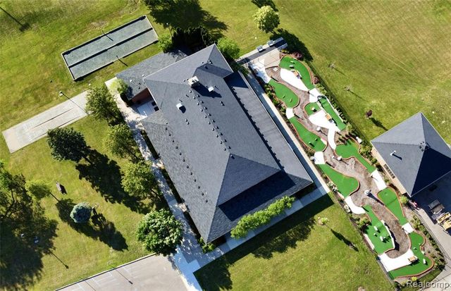 20740 Marter Road, Grosse Pointe Woods, MI 48236