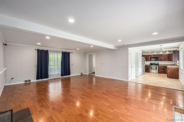 20740 Marter Road, Grosse Pointe Woods, MI 48236