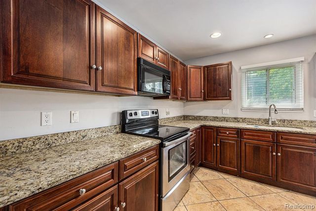 20740 Marter Road, Grosse Pointe Woods, MI 48236